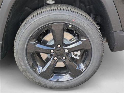 New 2025 Jeep Grand Cherokee L Altitude image 10