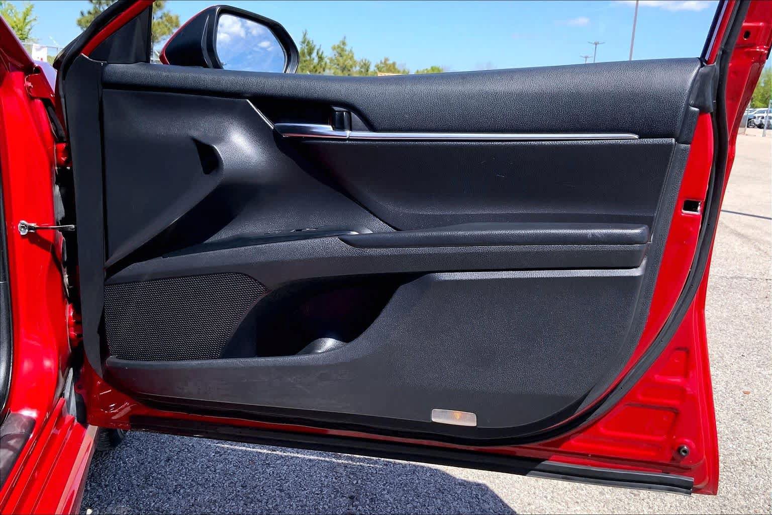 Used 2019 Toyota Camry SE w/ Convenience Package FWD image 22