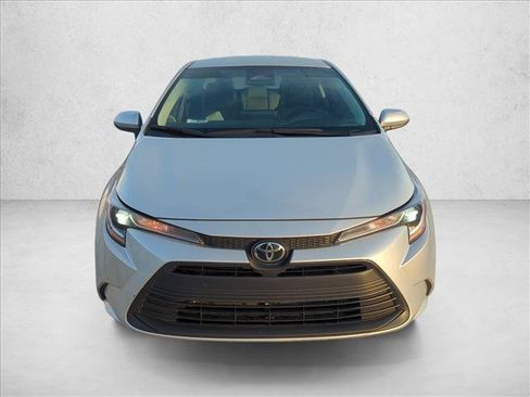 Used 2025 Toyota Corolla LE FWD image 3