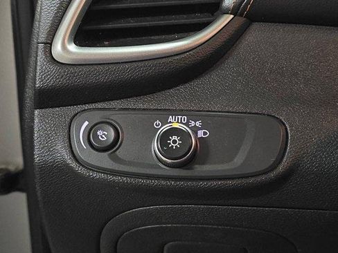 Used 2019 Chevrolet Trax LT w/ LT Convenience Package image 19