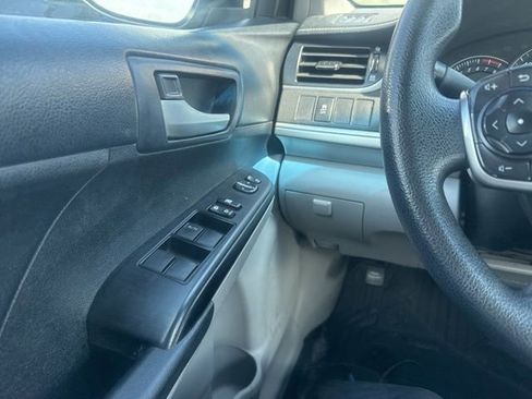 Used 2012 Toyota Camry LE image 6