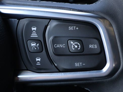 Used 2025 Jeep Wrangler Unlimited Sahara AWD/4WD image 14