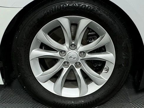 Used 2013 Hyundai Genesis 3.8 RWD image 11