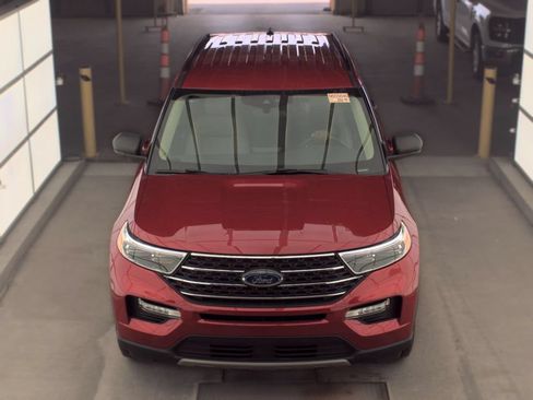 Used 2024 Ford Explorer XLT w/ Equipment Group 202A AWD/4WD image 2
