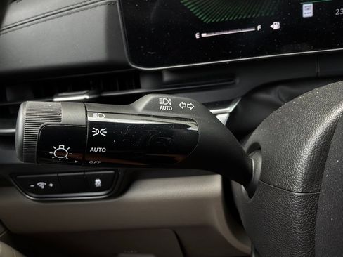 Used 2026 Kia Carnival FWD image 40