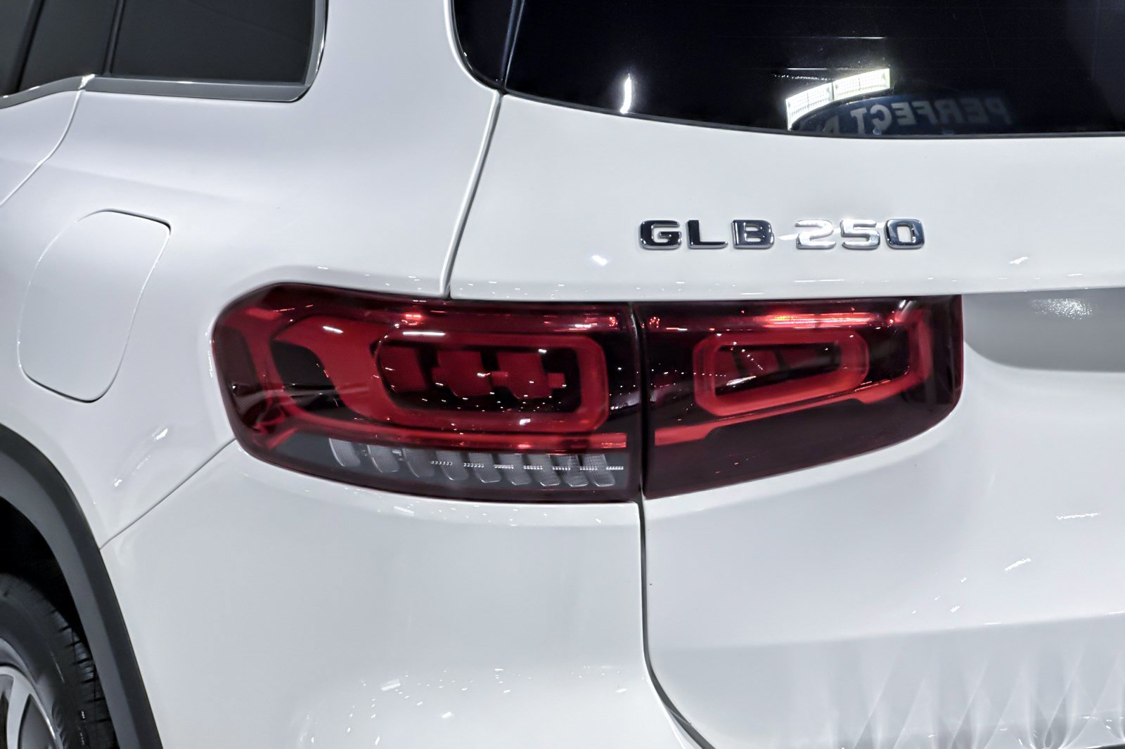 Used 2023 Mercedes-Benz GLB 250 w/ Premium Package image 28