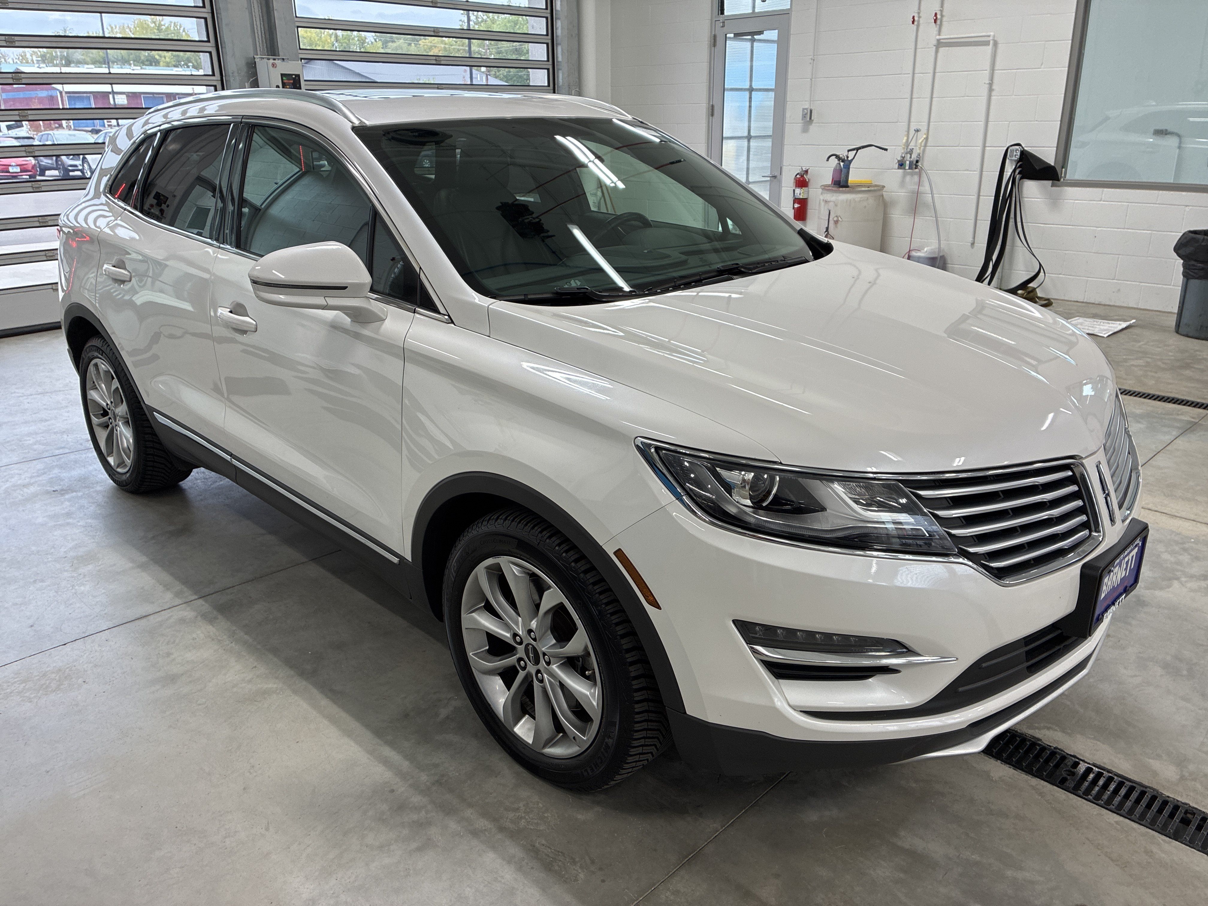Used 2017 Lincoln MKC Select w/ Select Plus Package FWD image 2