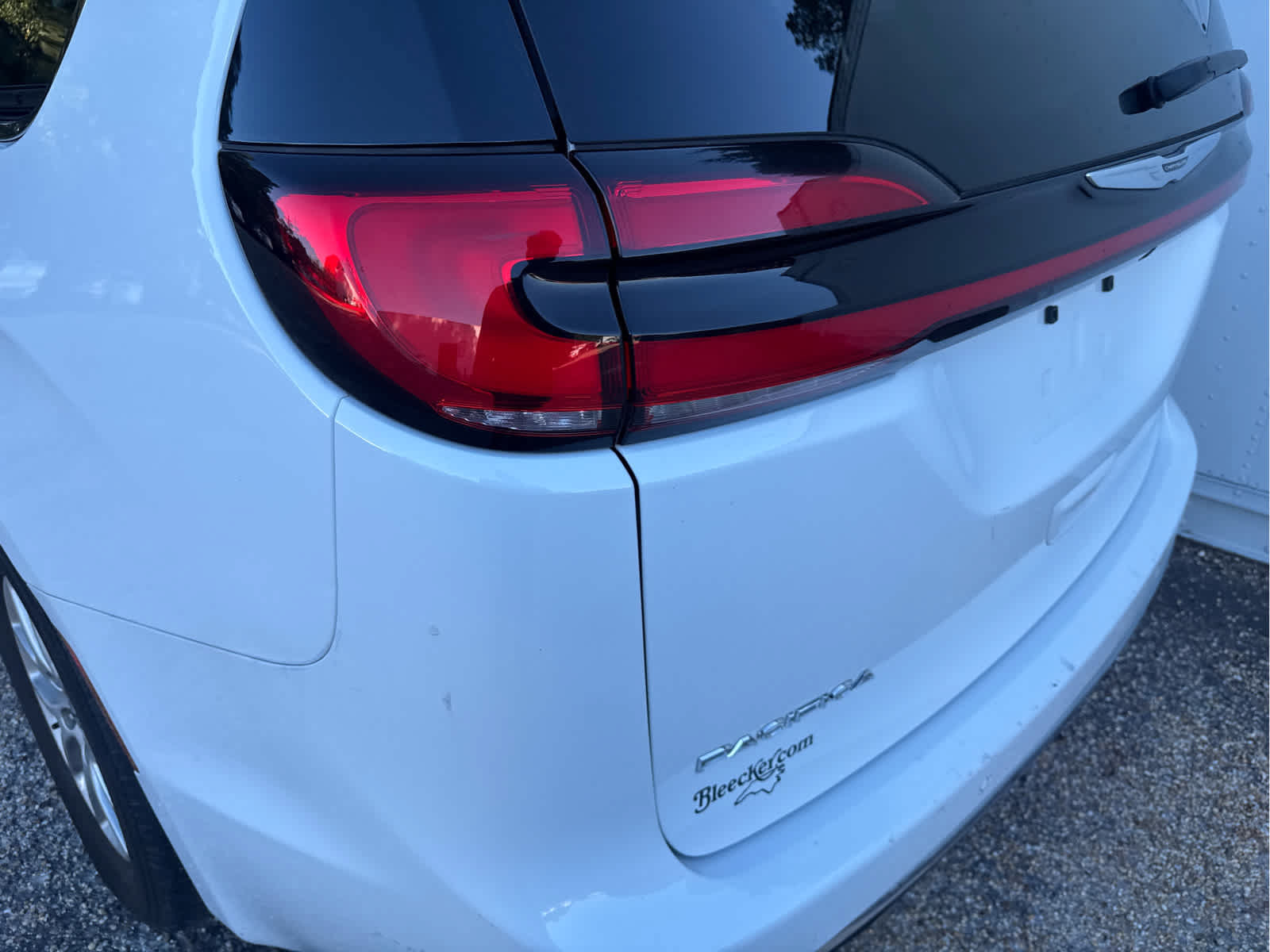 Used 2024 Chrysler Pacifica Touring-L FWD image 16