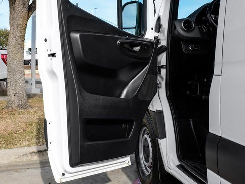 Used 2024 Mercedes-Benz Sprinter 2500 image 36