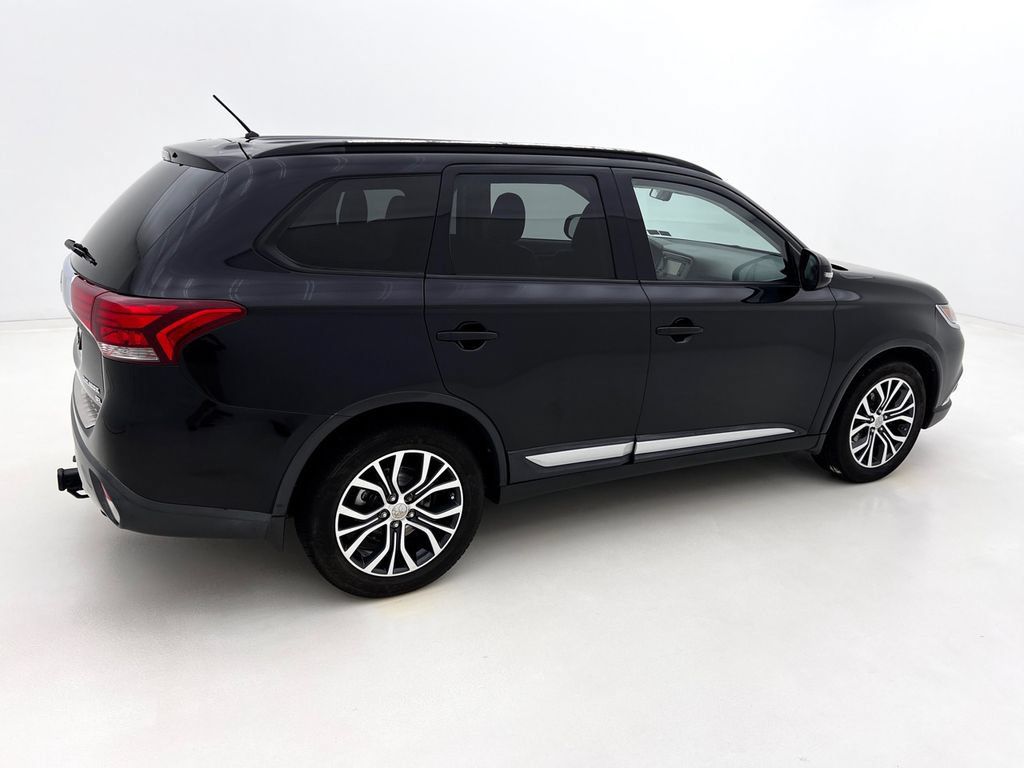 Used 2016 Mitsubishi Outlander SEL AWD/4WD image 6