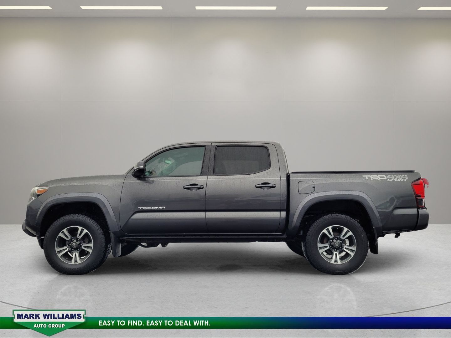 Used 2018 Toyota Tacoma TRD Sport AWD/4WD image 7