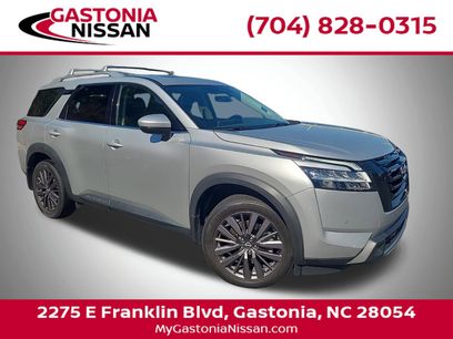 Used 2023 Nissan Pathfinder SL w/ SL Premium Package