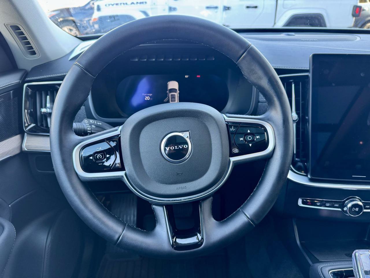 Used 2025 Volvo XC90 B6 Plus w/ Protection Package Premier AWD/4WD image 17