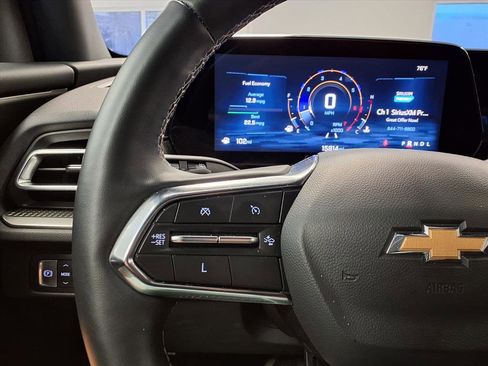 Used 2025 Chevrolet Traverse LT image 29