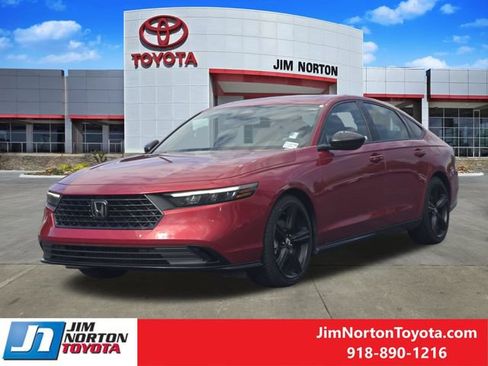 Used 2024 Honda Accord Sport image 3