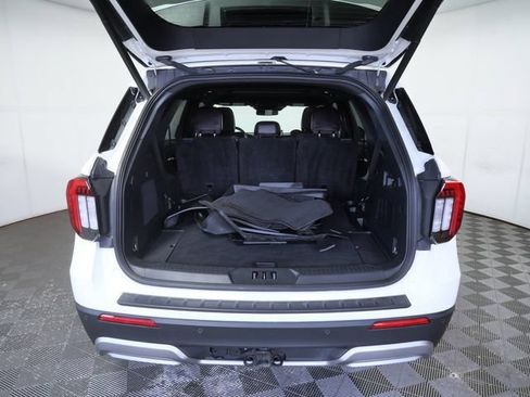 Certified 2025 Ford Explorer Platinum AWD/4WD image 9