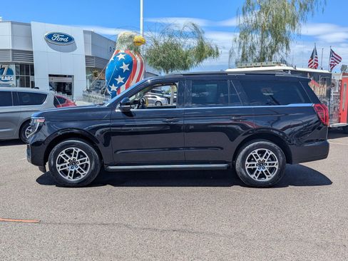 Certified 2025 Ford Expedition Active AWD/4WD image 2