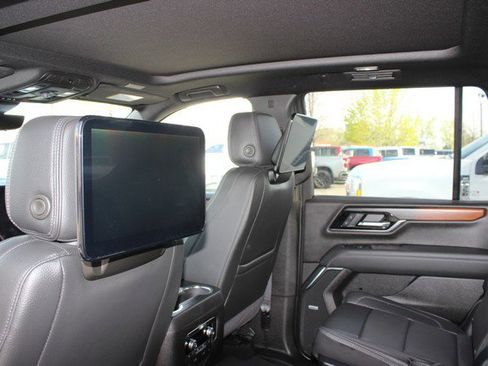 Used 2025 GMC Yukon Denali w/ Denali Reserve Package image 8