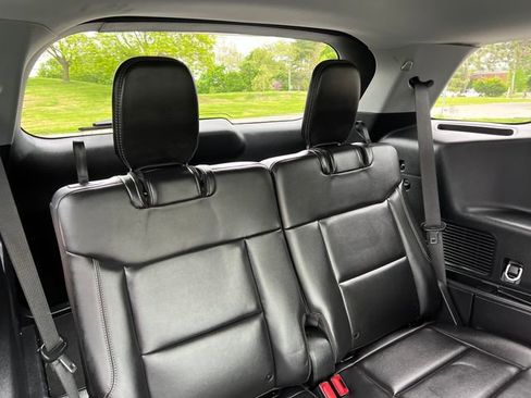 Used 2023 Ford Explorer XLT w/ Equipment Group 202A AWD/4WD image 32