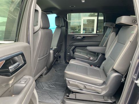Used 2025 Chevrolet Suburban Premier RWD image 21