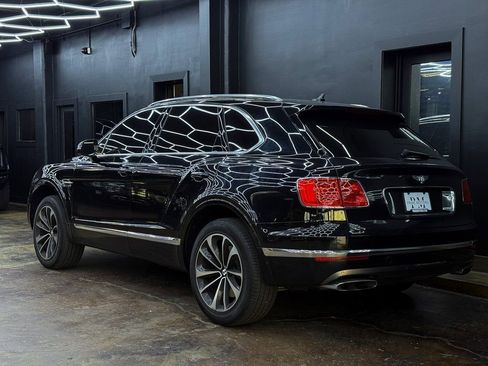 Used 2017 Bentley Bentayga image 6