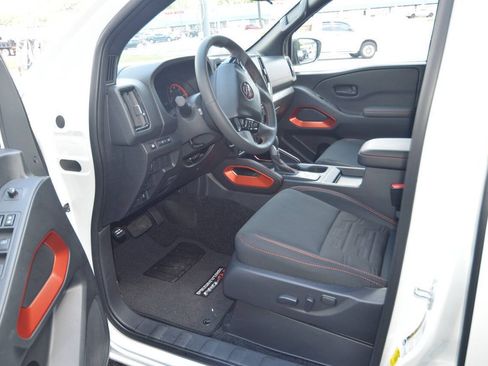 Used 2026 Nissan Frontier PRO-4X w/ Tow Package AWD/4WD image 6
