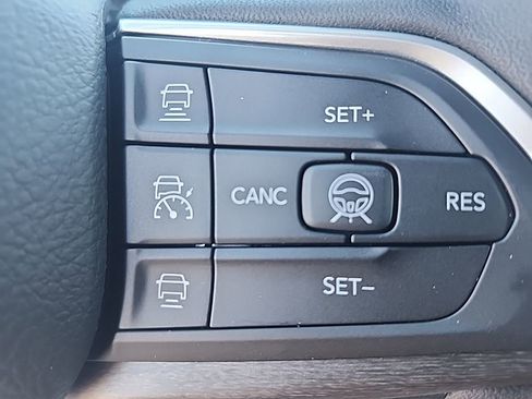 New 2026 Jeep Grand Cherokee Limited w/ Limited Altitude Package AWD/4WD image 15