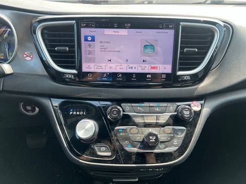 Used 2025 Chrysler Pacifica Select FWD image 22