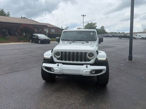 Used 2024 Jeep Wrangler Unlimited Sahara w/ Technology Group AWD/4WD image 2