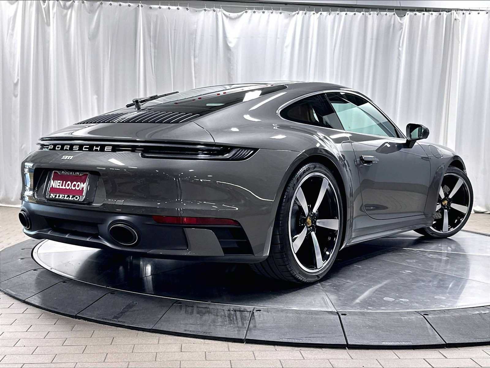 Used 2024 Porsche 911 Carrera 4 AWD/4WD image 9