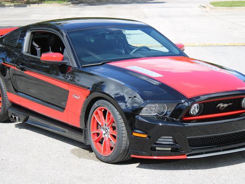 Used 2013 Ford Mustang GT Premium w/ Brembo Brake Pkg RWD image 25