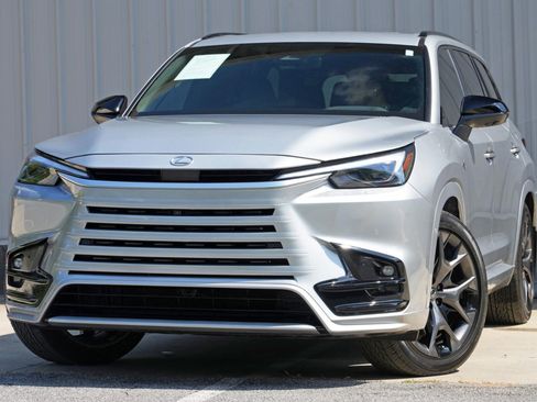 Used 2025 Lexus TX 500h AWD image 3
