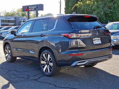 New 2025 Mitsubishi Outlander SEL image 3