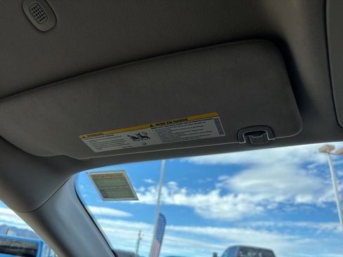 Used 2024 Chrysler Pacifica Touring-L image 36