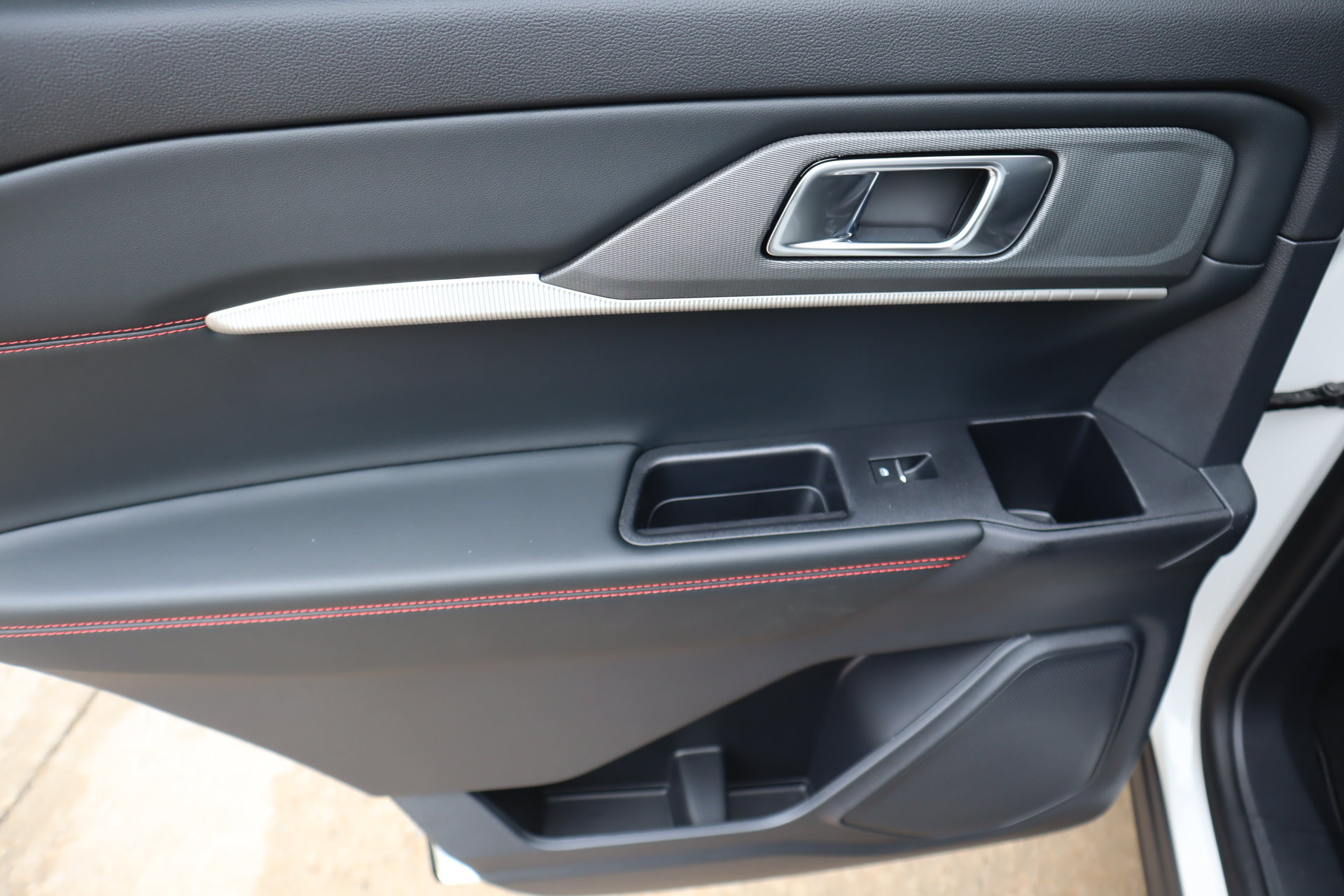 New 2026 Ford Explorer ST-Line AWD/4WD image 17