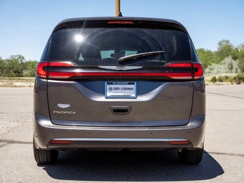 Used 2023 Chrysler Pacifica Touring-L FWD image 6