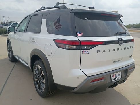 New 2026 Nissan Pathfinder Platinum image 4