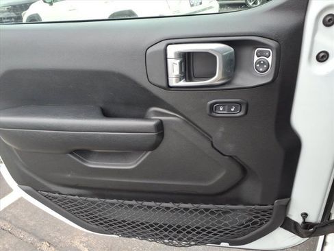 Used 2023 Jeep Gladiator Rubicon w/ Cold Weather Group image 22