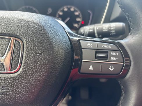 Used 2023 Honda Pilot Touring image 16