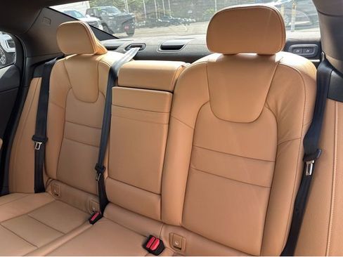 Used 2019 Volvo S60 T8 Inscription image 17