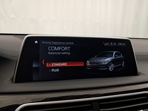 Used 2019 BMW 750i xDrive w/ M Sport Package image 33