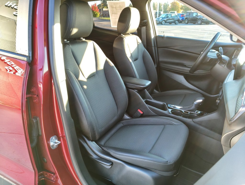 Used 2025 Buick Encore GX Preferred AWD/4WD image 12