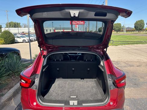 Used 2025 Chevrolet Trax LT w/ LT Convenience Package FWD image 30