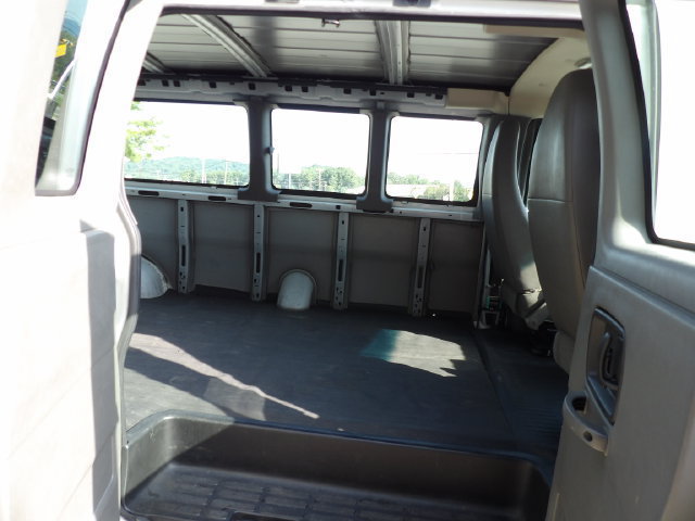Used 2010 Chevrolet Express 2500 Extended w/ Preferred Equipment Group RWD image 12