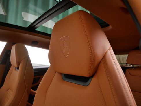 Used 2025 Lamborghini Urus SE AWD/4WD image 23
