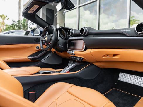 Used 2019 Ferrari Portofino image 2