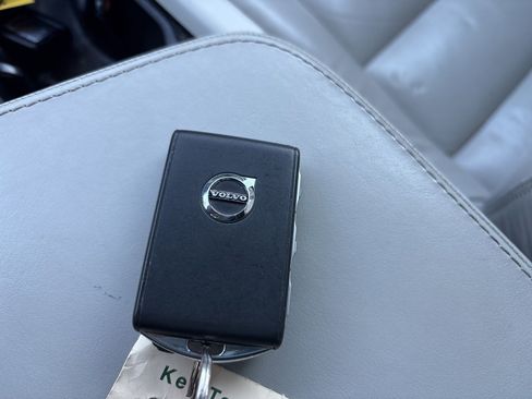 Used 2018 Volvo XC90 T6 Momentum w/ Convenience Package image 28