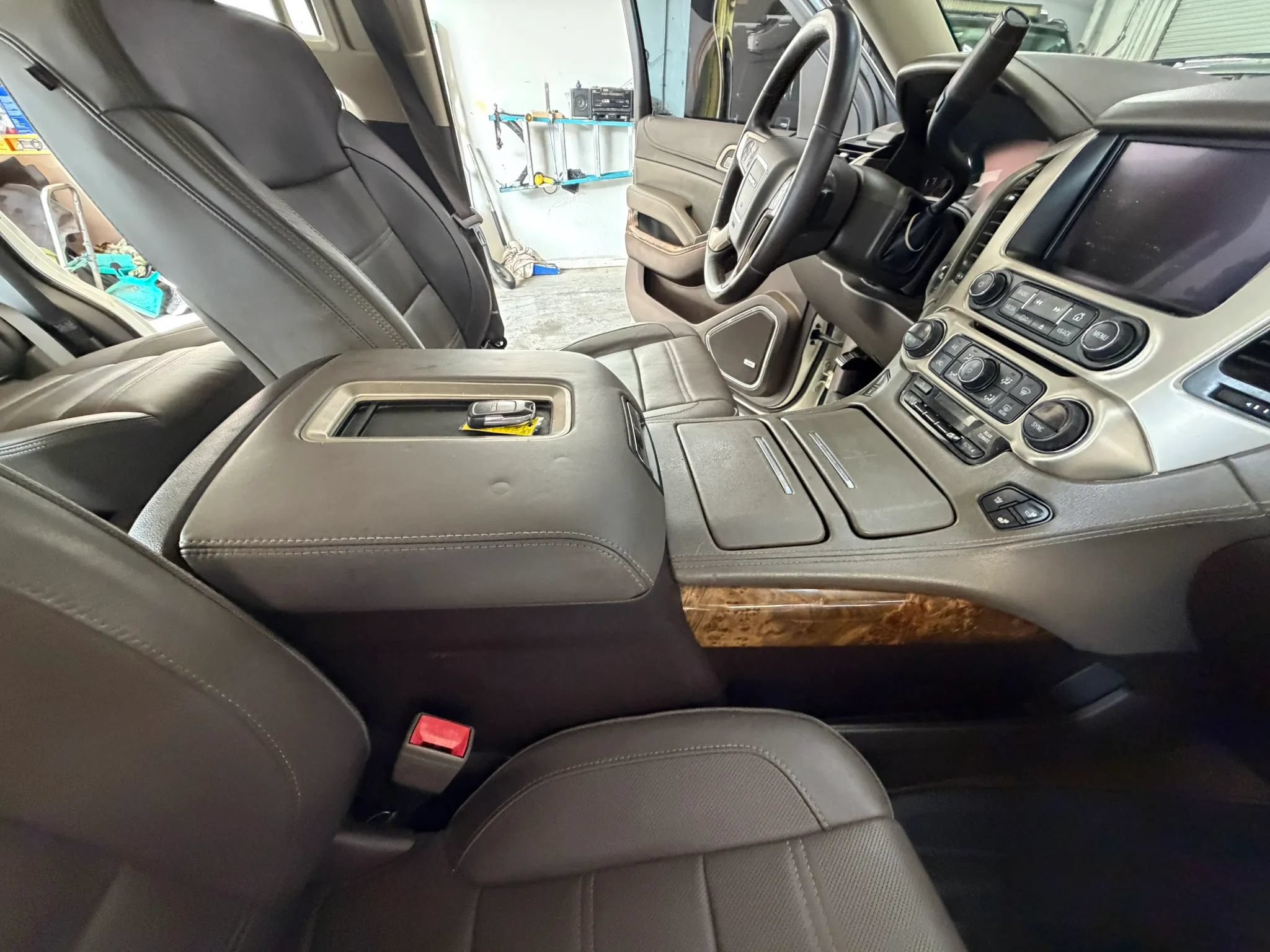 Used 2015 GMC Yukon Denali w/ Touring Package AWD/4WD image 27