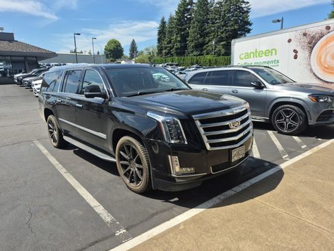 Used 2020 Cadillac Escalade ESV Premium Luxury AWD/4WD image 6