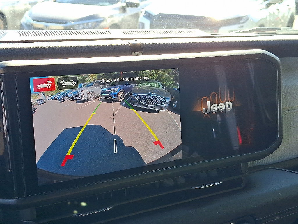Used 2024 Jeep Wrangler Unlimited Sahara w/ Technology Group AWD/4WD image 19